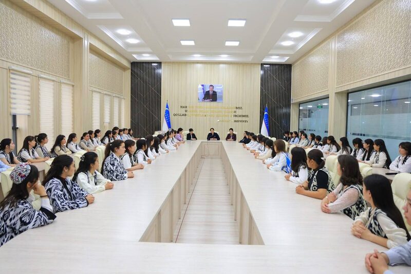 Oliy sud raisining o‘rinbosari talaba-qizlar bilan muloqot qildi